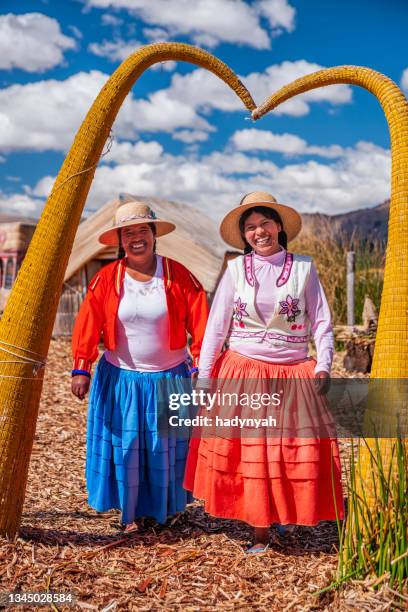 two happy peruvian women on uros floating island, lake tititcaca - titicacameer stockfoto's en -beelden