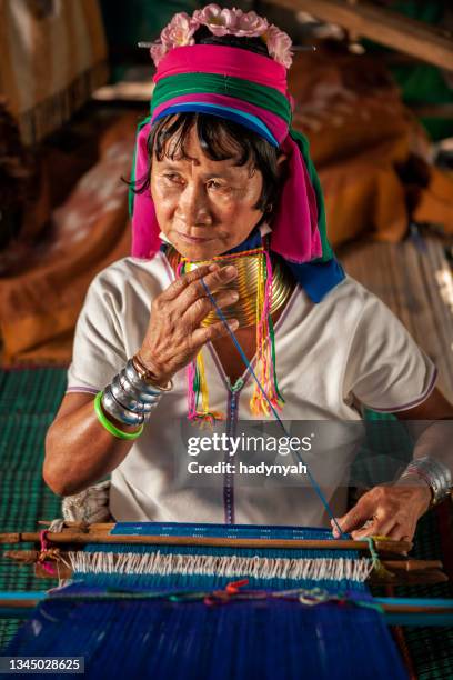 woman from long neck karen tribe weaving on a traditional loom - hill tribes stock pictures, royalty-free photos & images