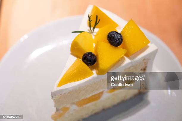 delicious mango cream cake - gateaux stock pictures, royalty-free photos & images