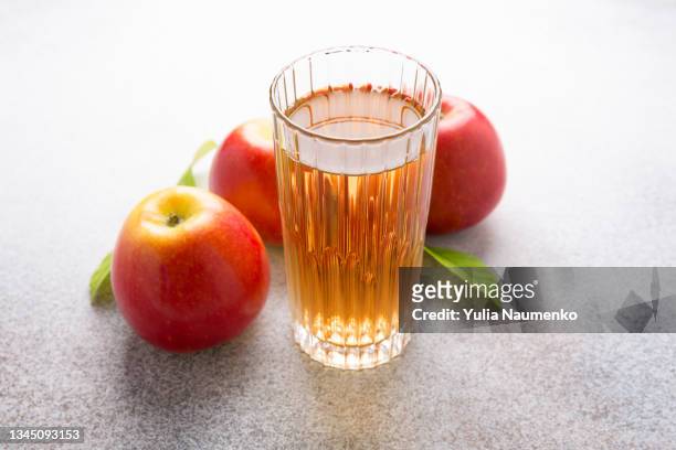apple juice and red apples - apple cider vinegar stock pictures, royalty-free photos & images