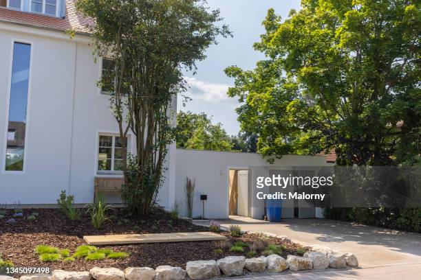 facade and driveway of a newly renovated villa. - bavarian man in front of house stock-fotos und bilder