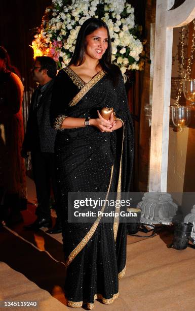 Lara Dutta attends the wedding reception of Dhiraj Deshmukh and Deepshikha Bhagnani on February 28, 2012 in Mumbai, India.