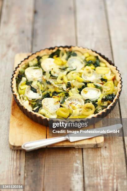 a spinach, leek and goats' cheese tart - leek 個照片及圖片檔