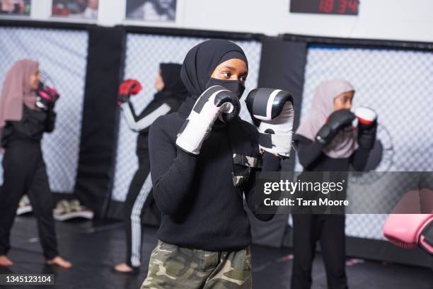 women in boxing class - teen martial arts stock pictures, royalty-free photos & images