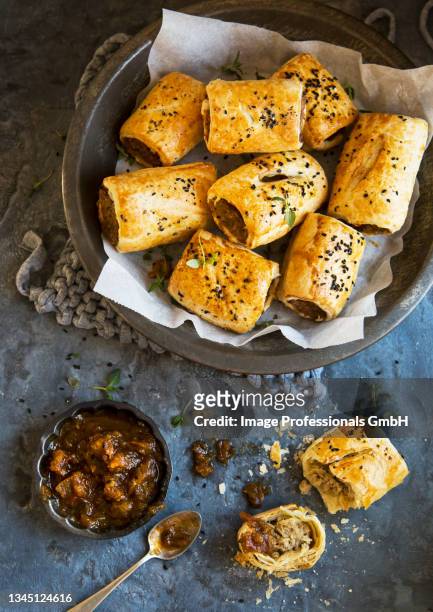 homemde vegetarian meatfree sausage rolls with caramelised chutney - チャツネ ストックフォトと画像