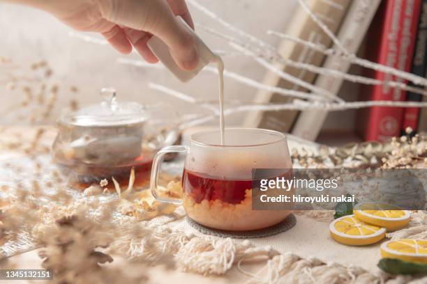 milk tea - 紅茶 ストックフォトと画像