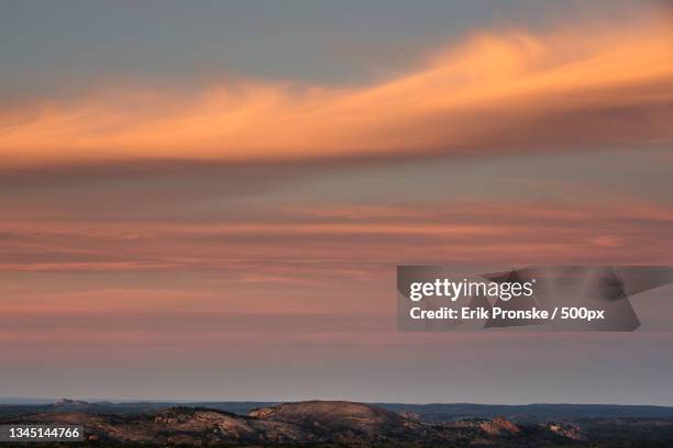 scenic view of dramatic sky over landscape during sunset,gillespie county,texas,united states,usa - fredericksburg texas stock-fotos und bilder