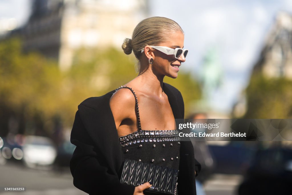 Caroline Daur wears white Prada sunglasses, silver earrings, a black... Nachrichtenfoto - Getty Images Caroline Daur wears white Prada sunglasses, silver earrings, a black... Nachrichtenfoto - Getty Images