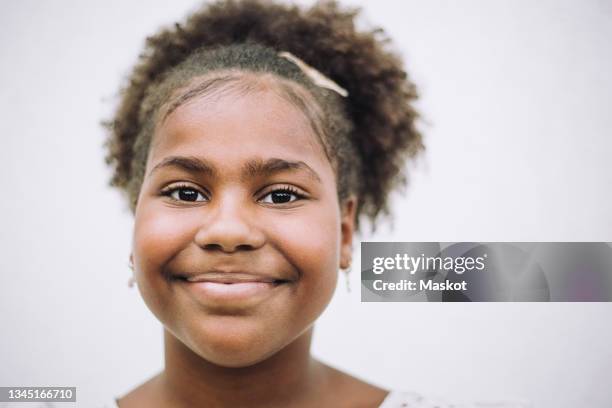 smiling girl against white background - preteen foto e immagini stock