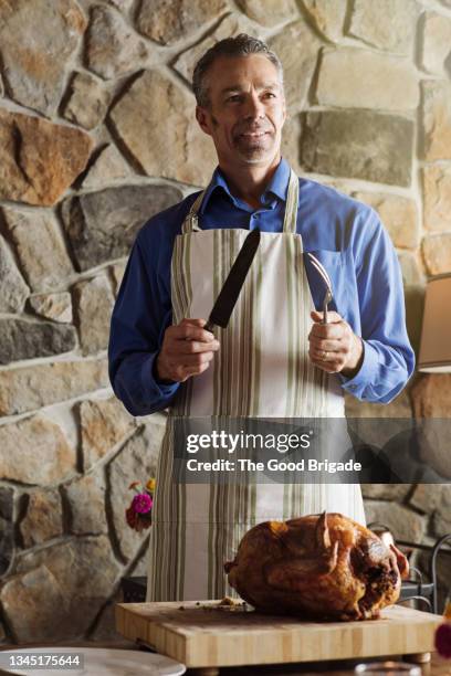 man preparing to carve turkey on thanksgiving - carving knife imagens e fotografias de stock