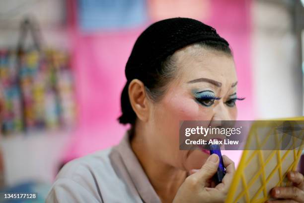 chinese opera troupe - chinese opera makeup stock pictures, royalty-free photos & images