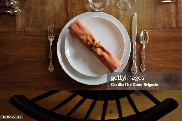 high angle view of place setting on dining room table - cubierto completo fotografías e imágenes de stock
