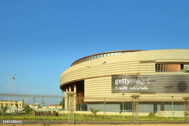 museo de civilizaciones negras, que tiene como objetivo "descolonizar el conocimiento", dakar, senegal - dakar fotografías e imágenes de stock