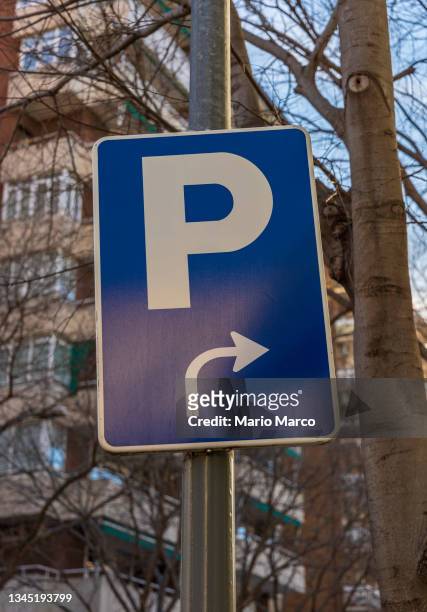 traffic signs for parking - letter p foto e immagini stock