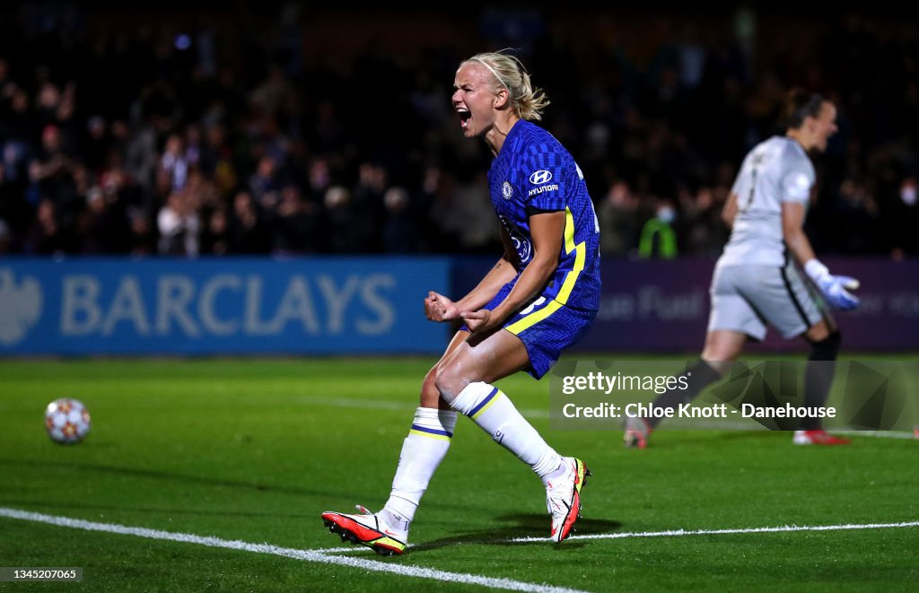 Chelsea FC Women v VfL Wolfsburg: Group A - UEFA Women's Champions League