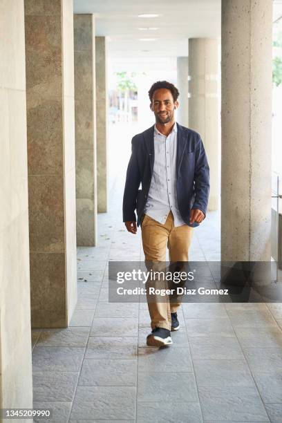 Man Walk In 43,133 Front View Of Man Walking Stock Photos, High-Res Pictures, and ...