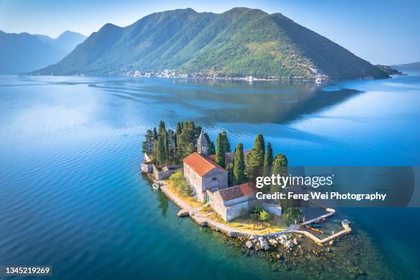 our lady of the rocks island, perast, bay of kotor, montenegro - ardia stock-fotos und bilder