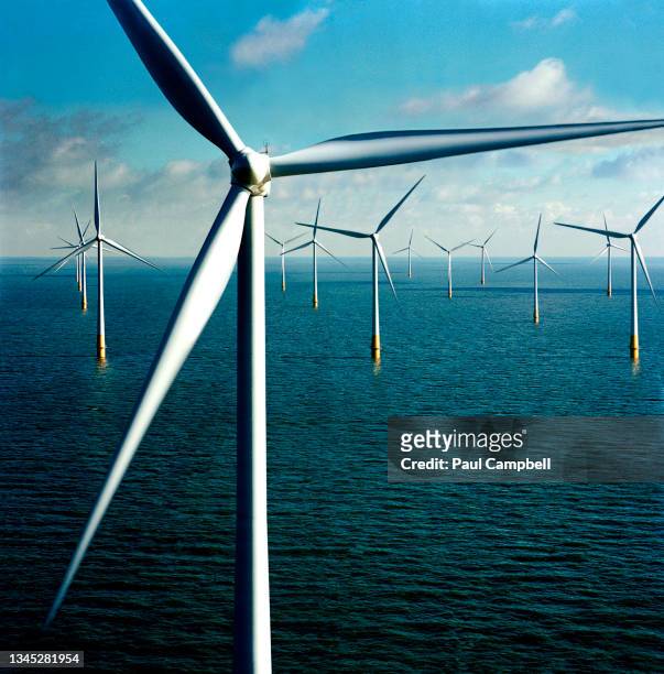 uk, wales, powys, offshore wind farm - windpark offshore stock-fotos und bilder