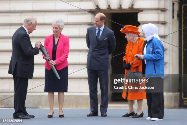 Queen Elizabeth II, Prince Edward, Earl of Wessex, Dame Louise Martin, President of the Commonwealth Games Federation and Hometown Hero Haseebah...