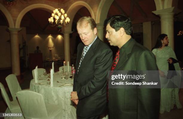 Minister for Electronics Pramod Mahajan with John Chambers, executive chairman and CEO of Cisco Systems in New Delhi January 15, 2001.
