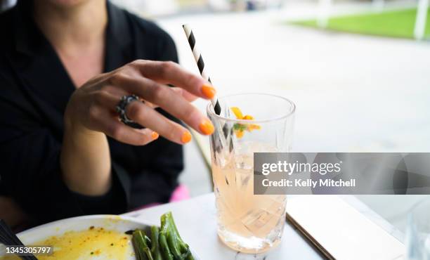 trendy juice drink and brunch - cocktail and mocktail bildbanksfoton och bilder