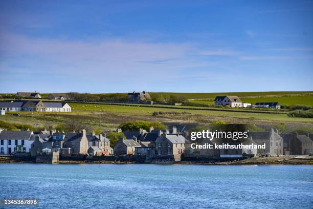 coastal villagescape, orkney, northern isles, scotland, uk - view into land stock pictures, royalty-free photos & images