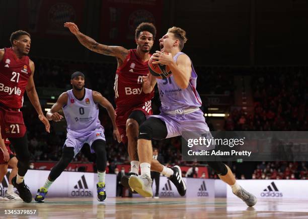 Jokubaitis of FC Barcelona Basquet is challenged by Nick Weiler-Babb of FC Bayern Muenchen Basketball during the match between FC Bayern Muenchen...