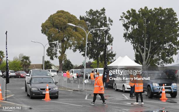 People wait 15 minutes in vehicles following their Covid-19 vaccine at Te Taiwhenua o Heretaunga drive through vaccination centre on October 08, 2021...