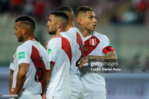 Paolo Guerrero of Peru lines up with teammates during a match between Peru and Chile as part of South American Qualifiers for Qatar 2022 at Estadio...