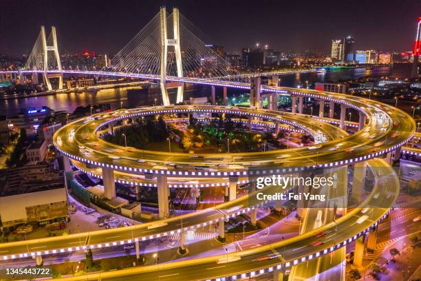 nanpu bridge at night, shanghai, china - asia pac photos et images de collection