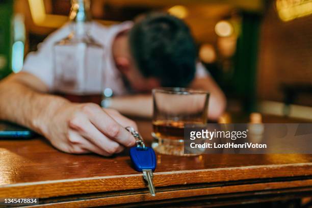 drunk man holding car keys - drunk driving crash stock pictures, royalty-free photos & images
