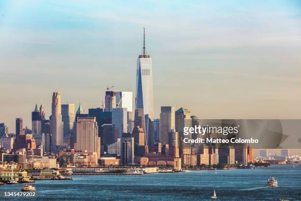 manhattan skyline from new jersey at sunset, new york - skyline stock-fotos und bilder