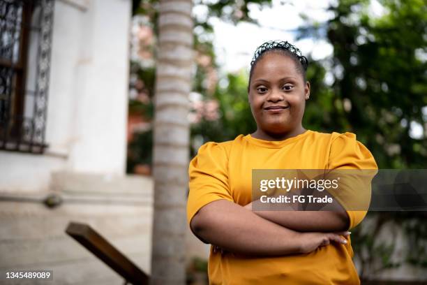 portrait of a young woman with special needs at home - down syndrome 個照片及圖片檔