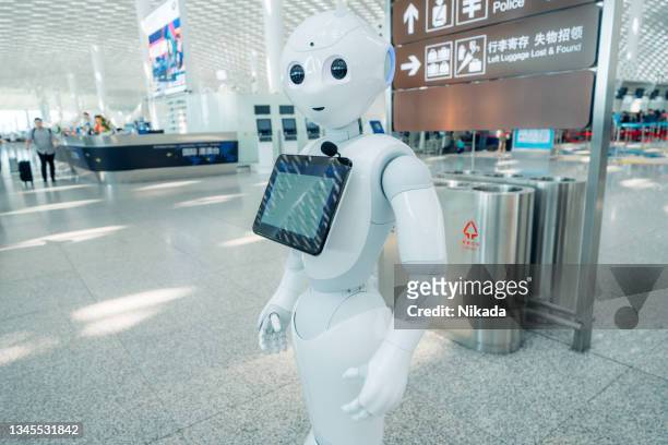 informationsroboter am shenzhen bao'an international airport - incheon international airport stock-fotos und bilder