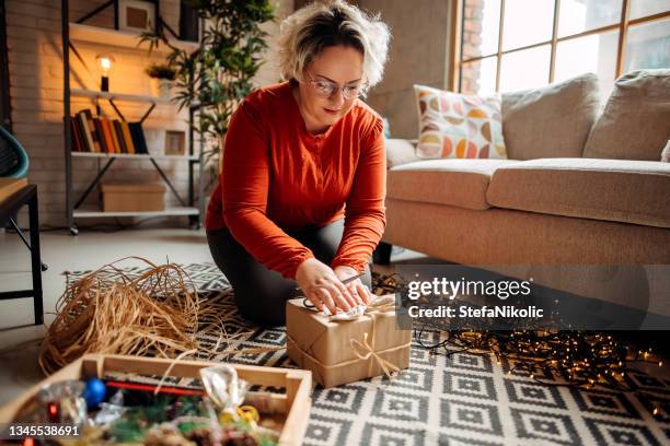 le piace il natale - avvolto foto e immagini stock