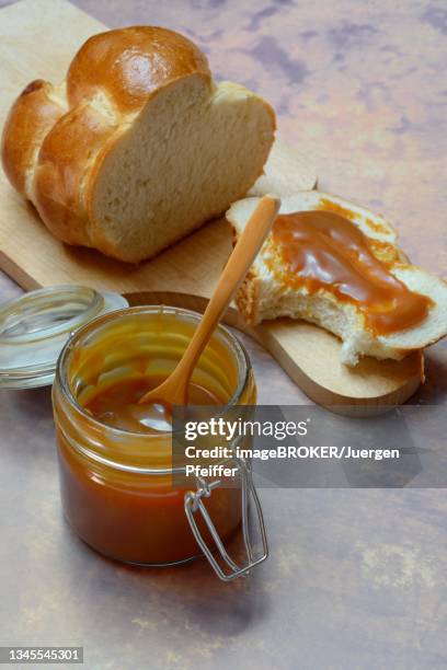 french caramel cream in glass and yeast plait, brittany, france - pure yeast stock-fotos und bilder