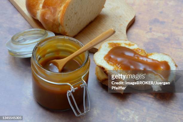 french caramel cream in glass and yeast plait, brittany, france - pure yeast stock-fotos und bilder