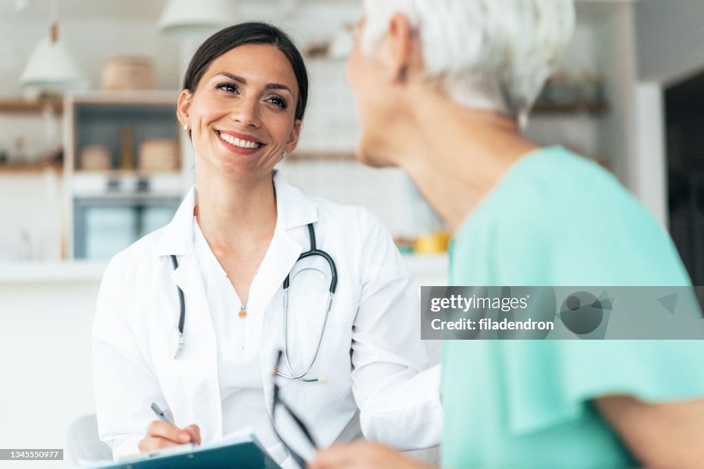 Gesundheitspersonal zu Hause besuchen