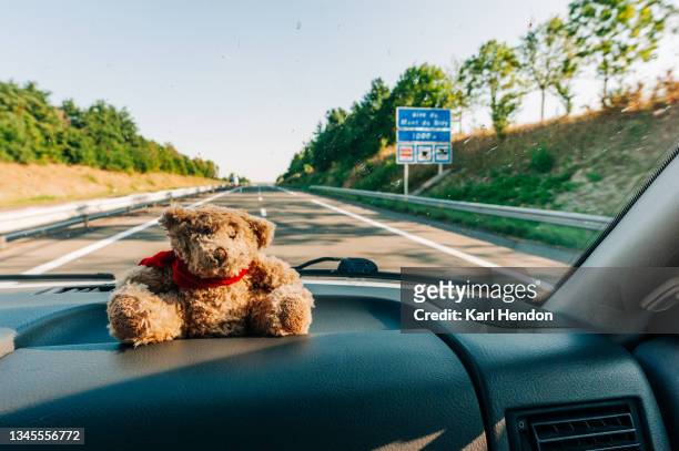 road trip - stock photo - dashboard car stockfoto's en -beelden