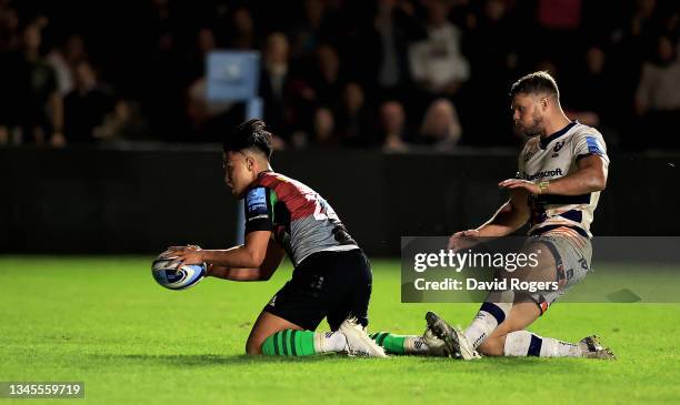 Marcus Smith of Harlequins scores a try during the Gallagher Premiership Rugby match between Harlequins and Bristol Bears at Twickenham Stoop on...