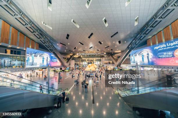 hamad international airport in doha, qatar - doha airport stock pictures, royalty-free photos & images