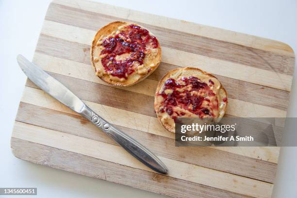 pb & j - erdnussbutter stock-fotos und bilder