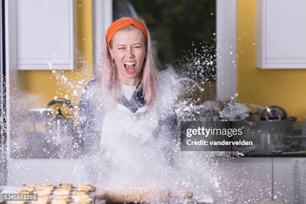 baking disaster - onvolkomenheid stockfoto's en -beelden