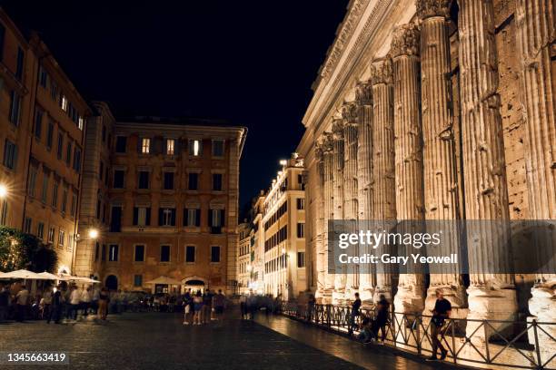 columns in piazza pietra - classical style stock-fotos und bilder