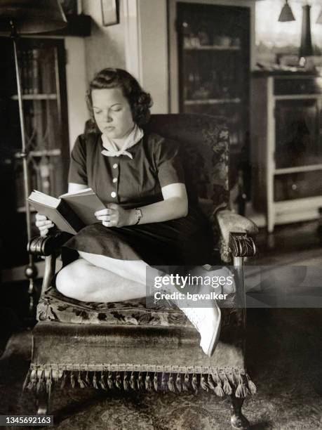 young woman reading in chair 1940 black and white - 1940 18-21 stock pictures, royalty-free photos & images