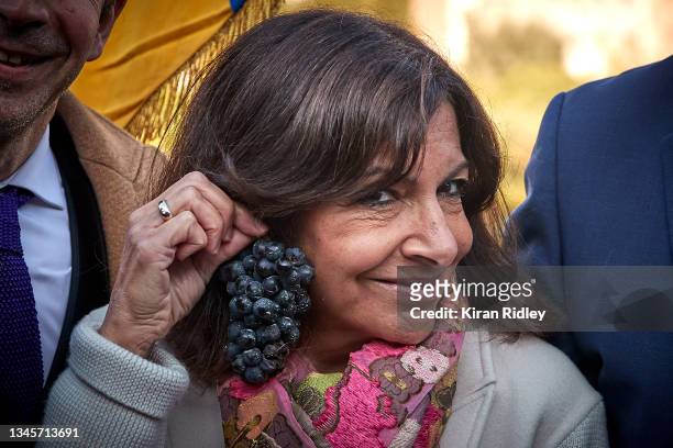Paris Mayor and French Presidential Candidate Anne Hidalgo holds up a bunch of grapes during the official grape cutting ceremony in Montmartre’s Clos...