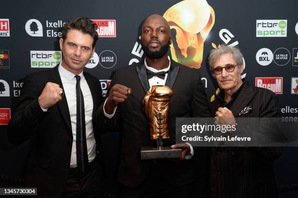 Manu Lanvin, Jack Mulowayi and Gérard Lanvin pose for a photo during the Golden Gloves Ceremony on October 09, 2021 in Brussels, Belgium.