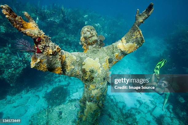 christ of the abyss statue - the florida keys stock-fotos und bilder