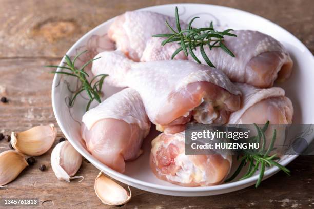 raw uncooked chicken legs with spices drumsticks, meat with ingredients for cooking - chickens imagens e fotografias de stock