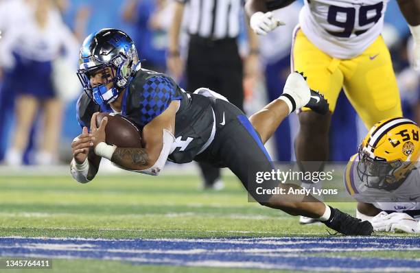 Chris Rodriguez Jr of the Kentucky Wildcats runs with the ball against the LSU Tigers at Kroger Field on October 09, 2021 in Lexington, Kentucky.